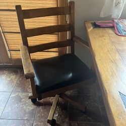 Kitchen Table 6 Chairs, Beautiful Wood With Leather