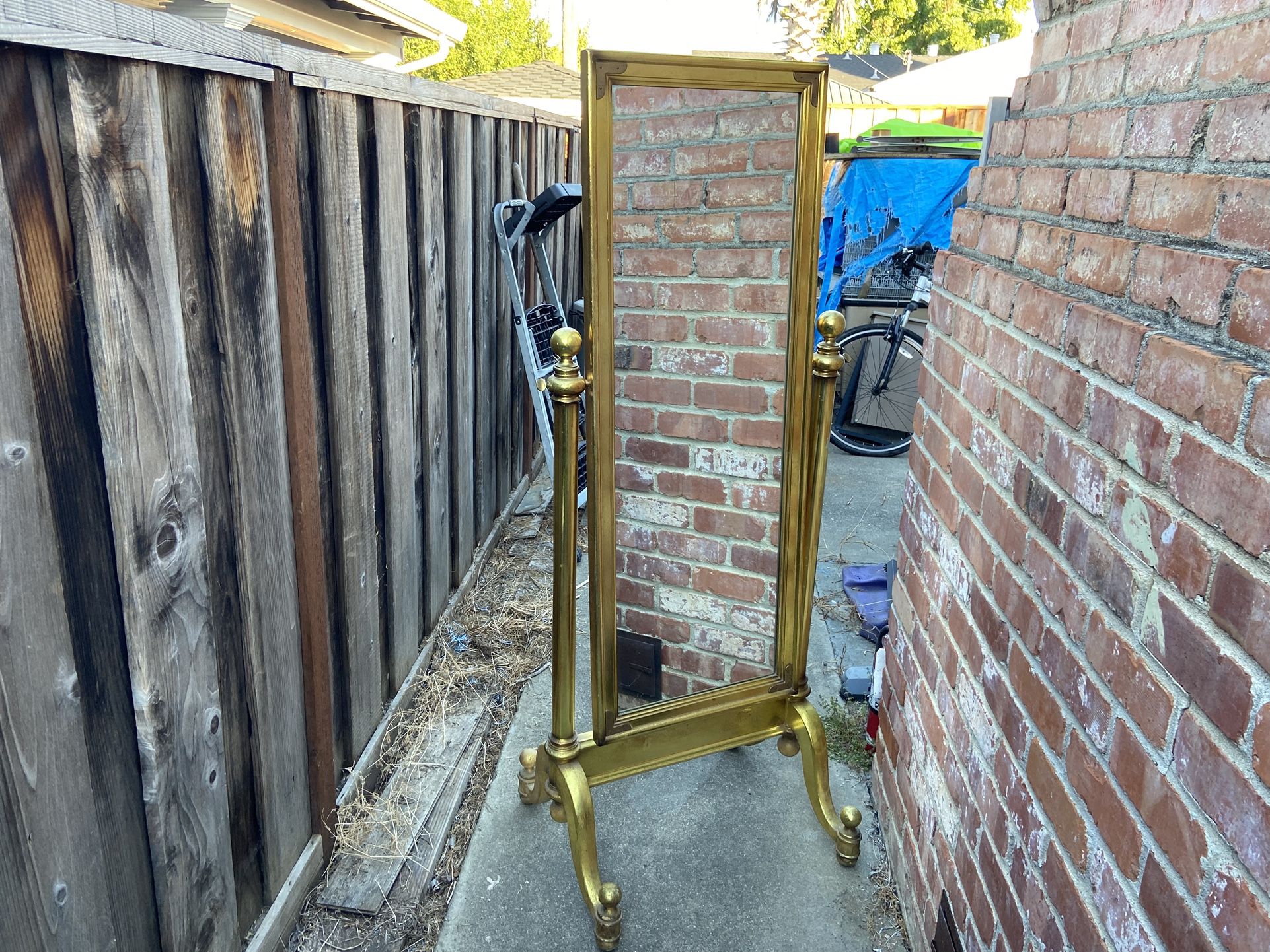 Vintage Mid Century Modern Giltwood Hollywood Regency Gold Mirror 