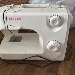 Singer Sewing Machine 
