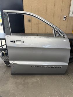 2011-2022 JEEP GRAND CHEROKEE RIGHT FRONT DOOR OEM USED
