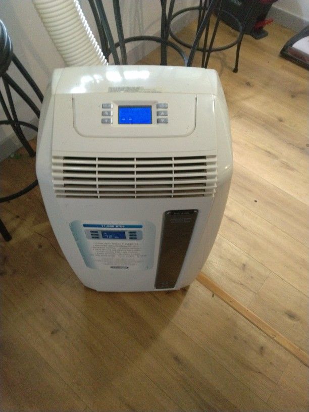 Delonghi Portable Standing Ac