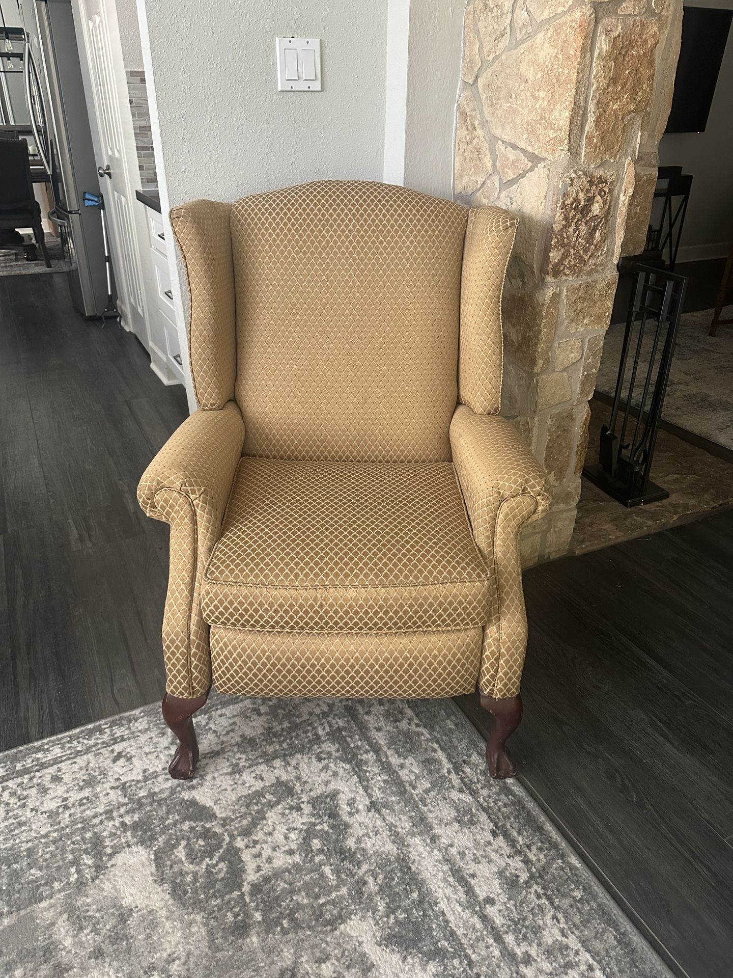 Queen Ann Wing Back Recliner