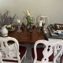 Like New - Complete Dining Room Set With Chairs 