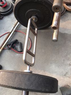 Olympic tricep bar and 2-45lb bumper plates