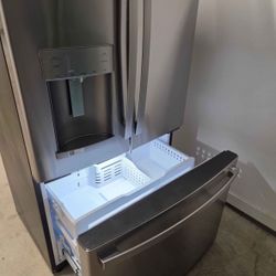 Like New GE Fridge 