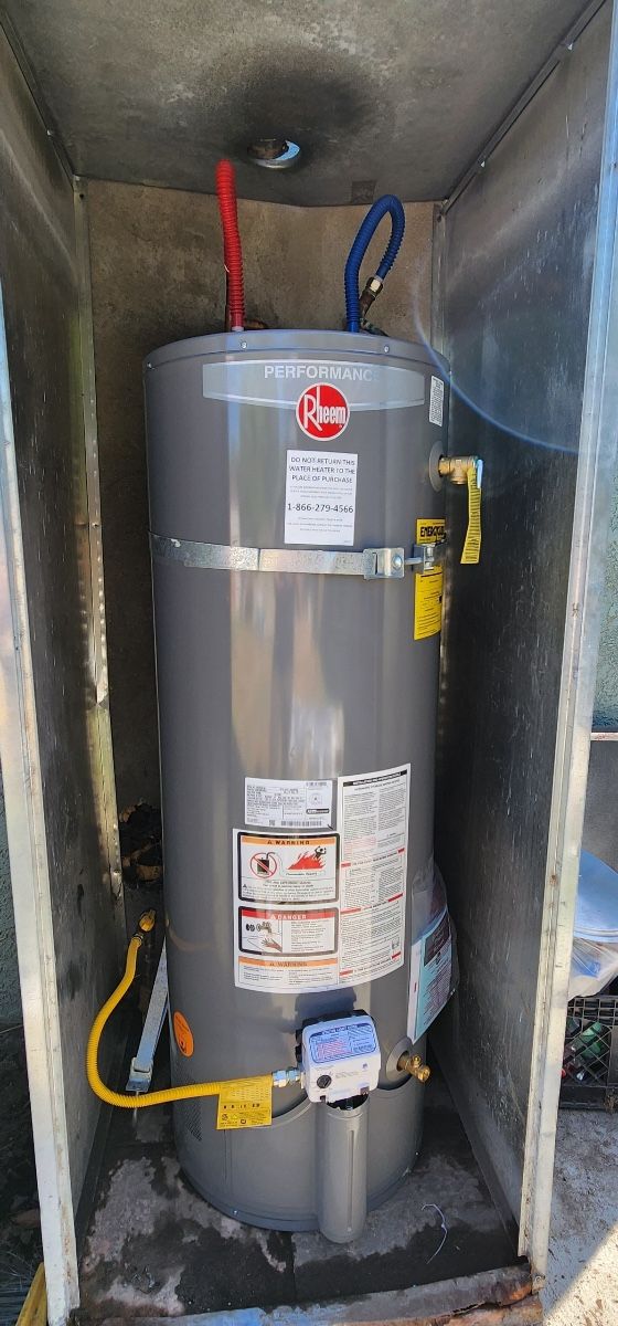 50 And 40 Gallon Rheem Water Heater 💧🚿