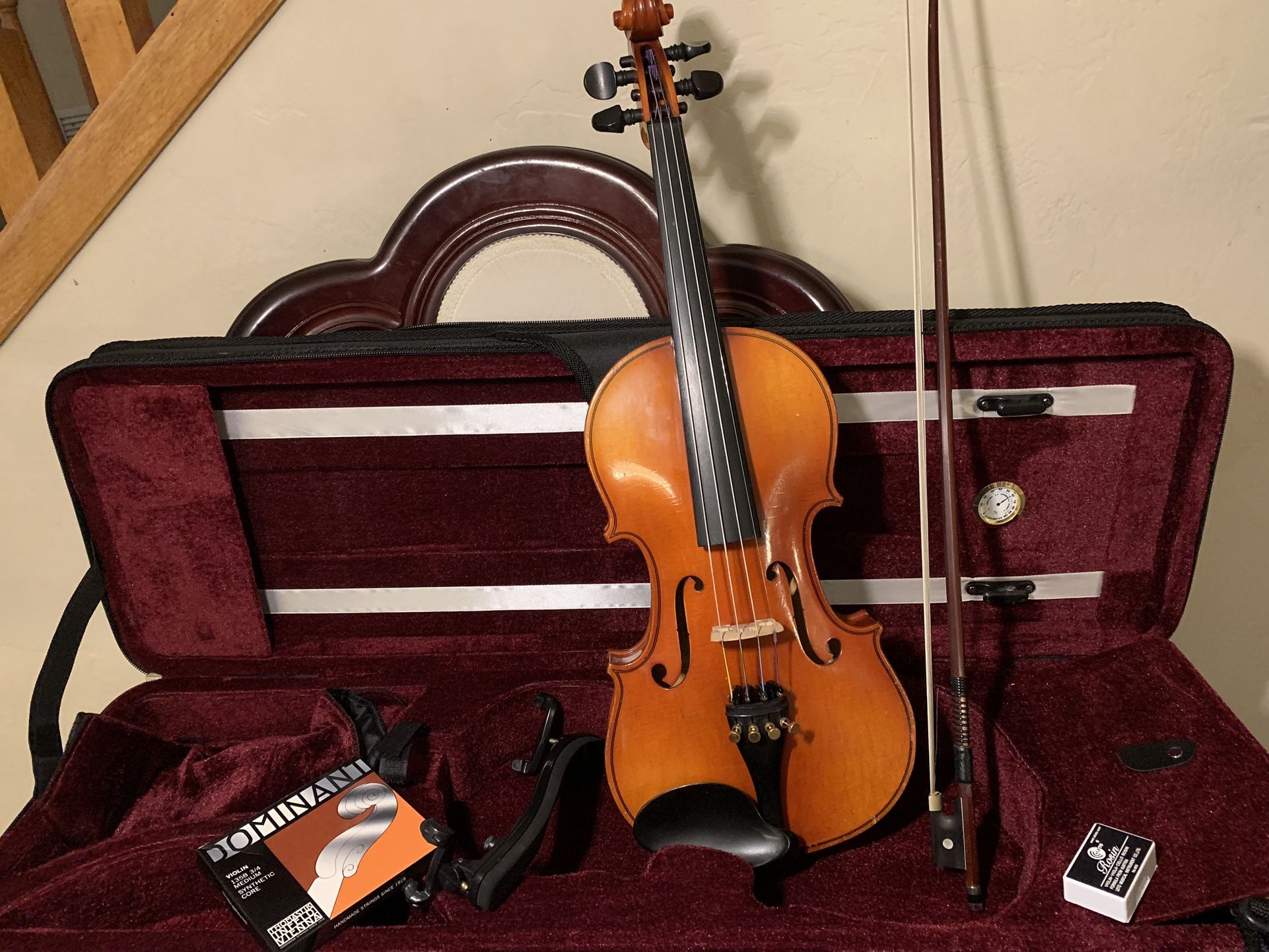 Violin 3/4 made in Japan Suzuki . Has professional set up. New bridge, new Dominant string new rosin. Beautiful sound