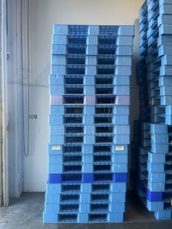 Plastic Pallets For Sale Can Sell All In Bulk One Firm Price