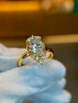 New Certified 18K Gold Plated S925 Sterling Silver Pear 3CT Moissanite Ring in size 7