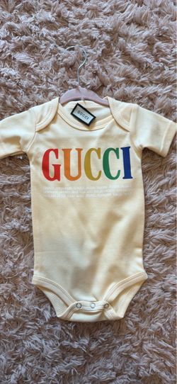 Onesie size 6 Months