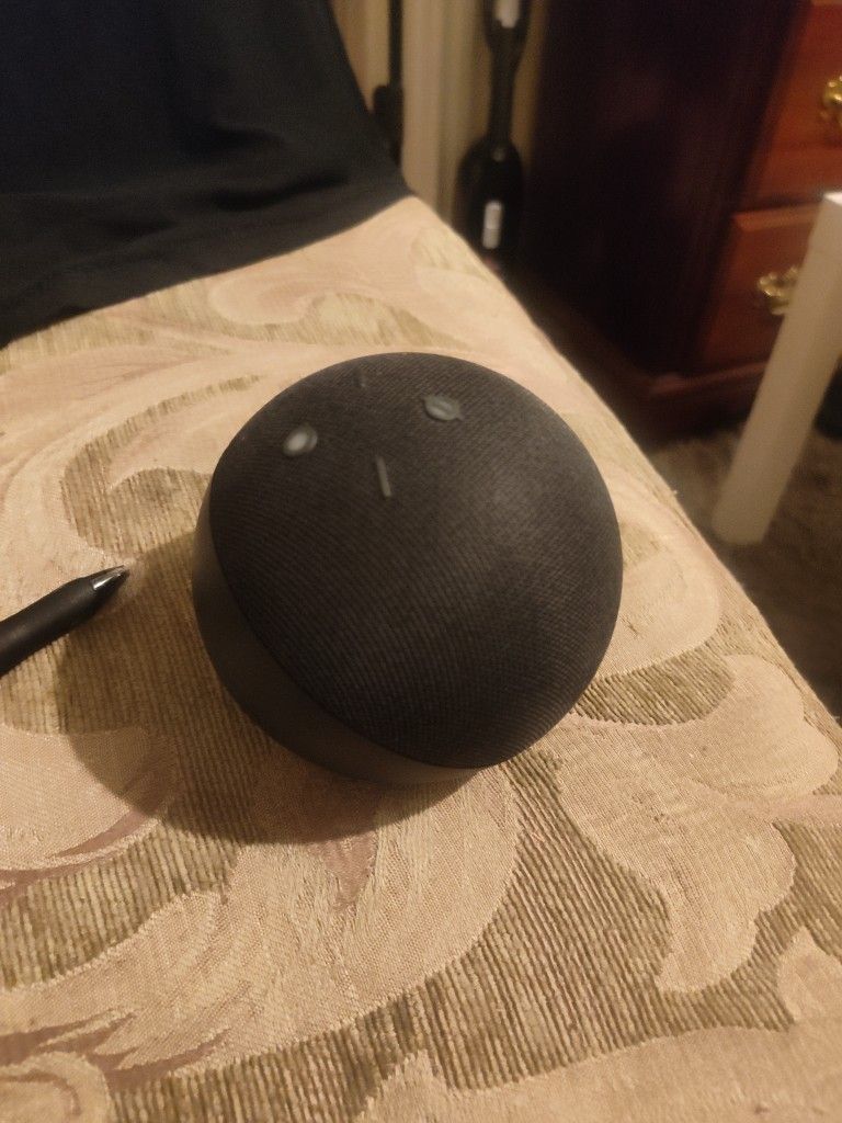 Echo Dot 5   Generation Speaker With. Alexia