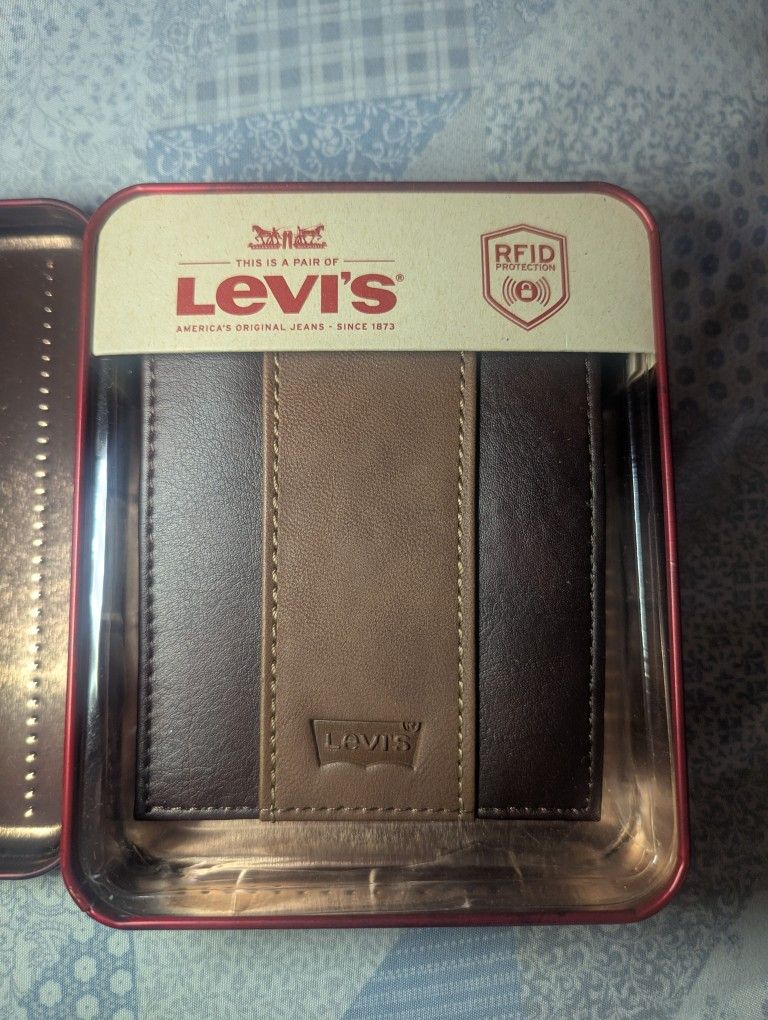Levi's Wallet Brand New 