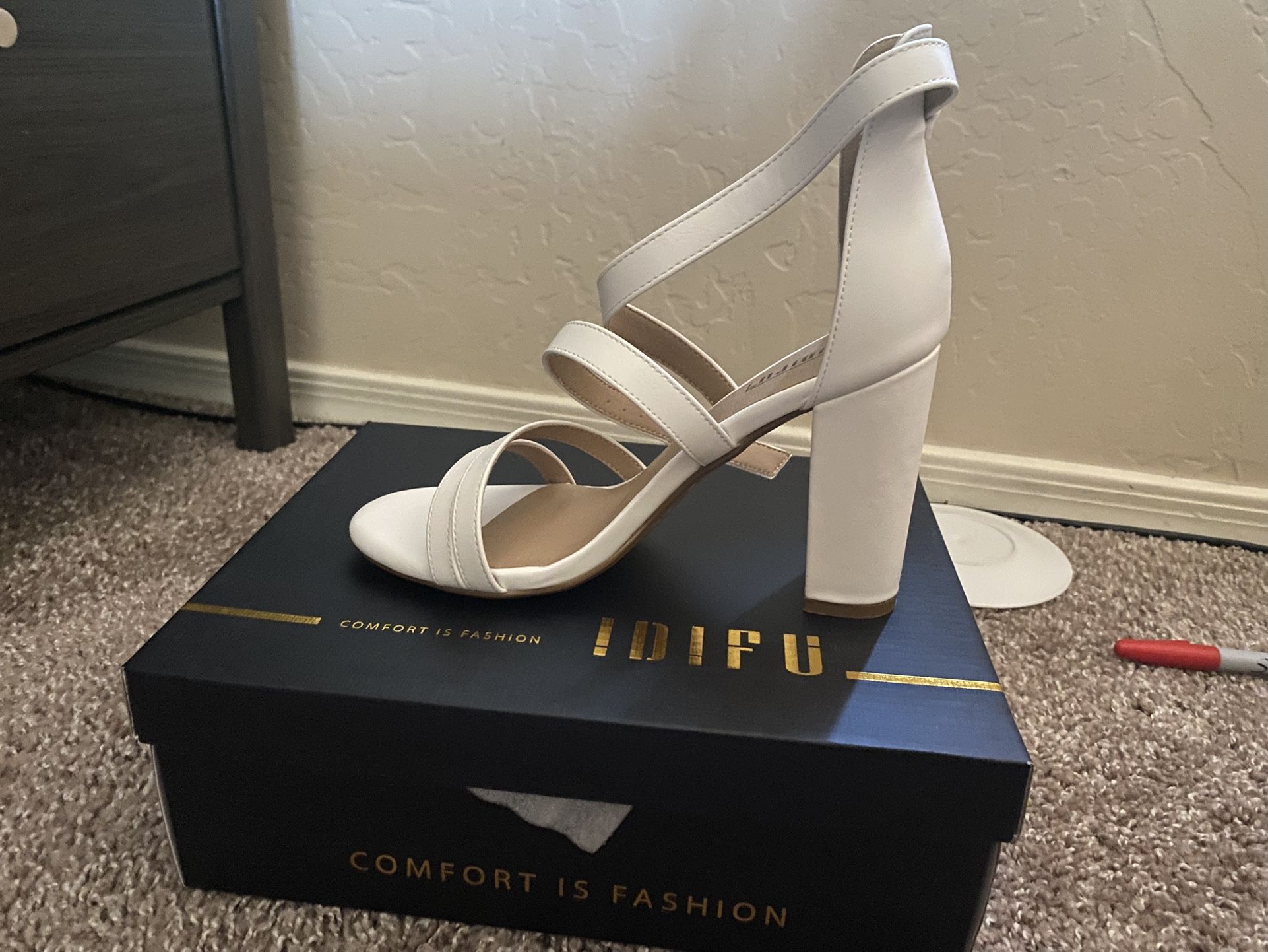 White Heels 7.5