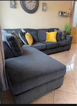 Beautiful grey sectional couch in really good condition