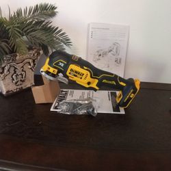 DeWalt 20v New XR Multi Tool.  3 Speed.  W/.  Blade.  Brushless Motor 
