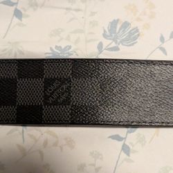 LOUIS VUITTON DAIMER BELT SIZE 30. LOST BUCKLE SO BELT ONLY. 