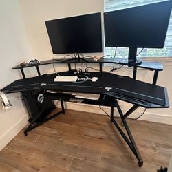 GAMING DESK WITH COMPLETE LARGE MOUSE PAD 
