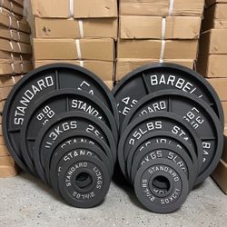 Cast Iron Olympic weights 245 Lb Set Brand New Still In The Box  🏋🏽‍♂️2-45,s 🏋🏽‍♂️2-35's 🏋🏽‍♂️2-25's 🏋🏽‍♂️2-10's 🏋🏽‍♂️2-5's 🏋🏽‍♂️2-2.5's
