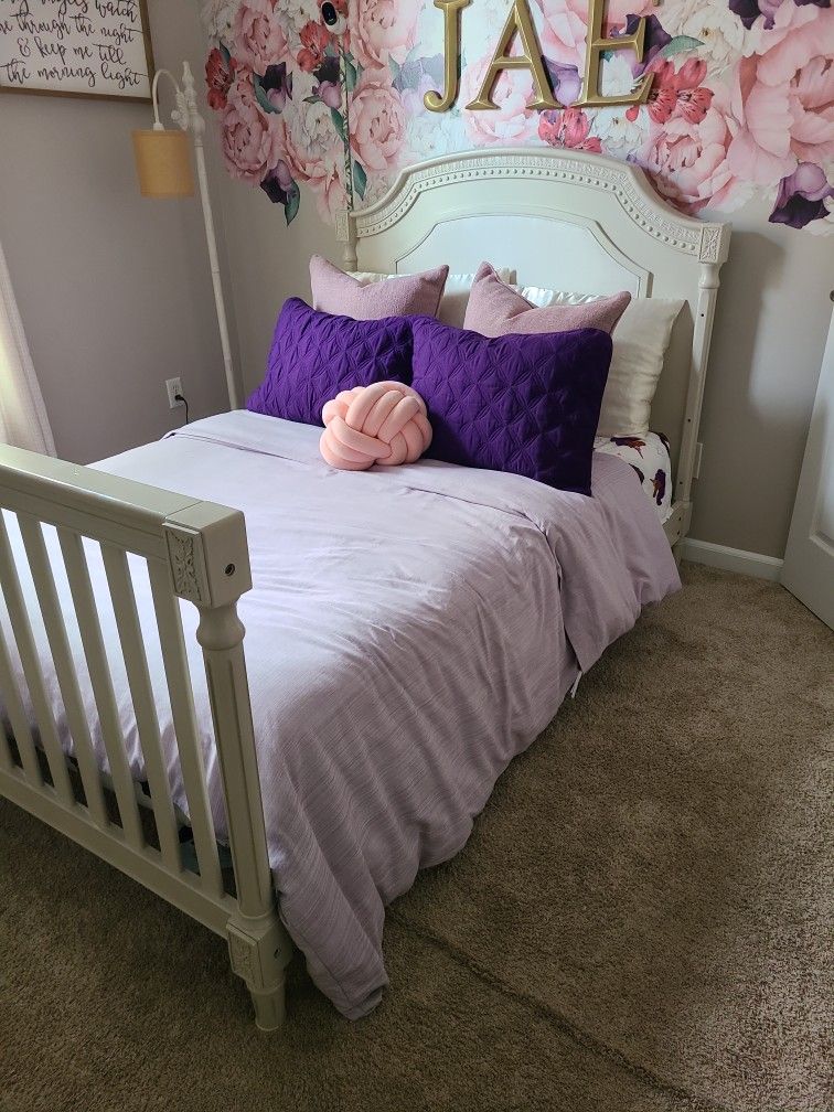 Full Size Convertible Crib/Bed