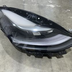 2020-2025 Tesla Model Y Right Headlight 1514953-00-C