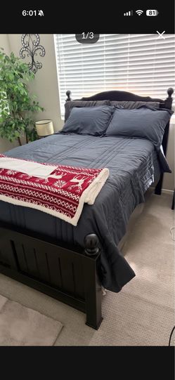 Full size Black wooden Bedroom set