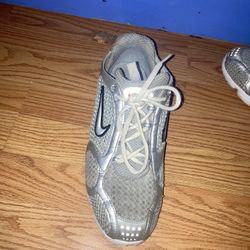 Comfortable Gray Nike Running Shoes