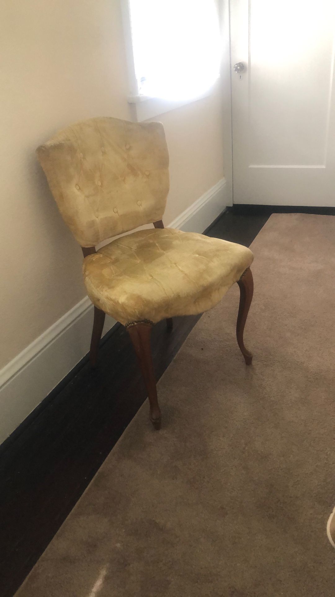 Queen and chairs