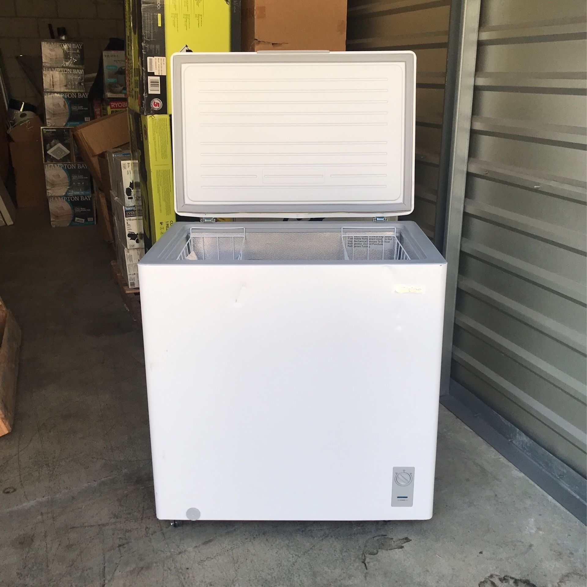 Midea 7.0 cu. ft. Chest Freezer