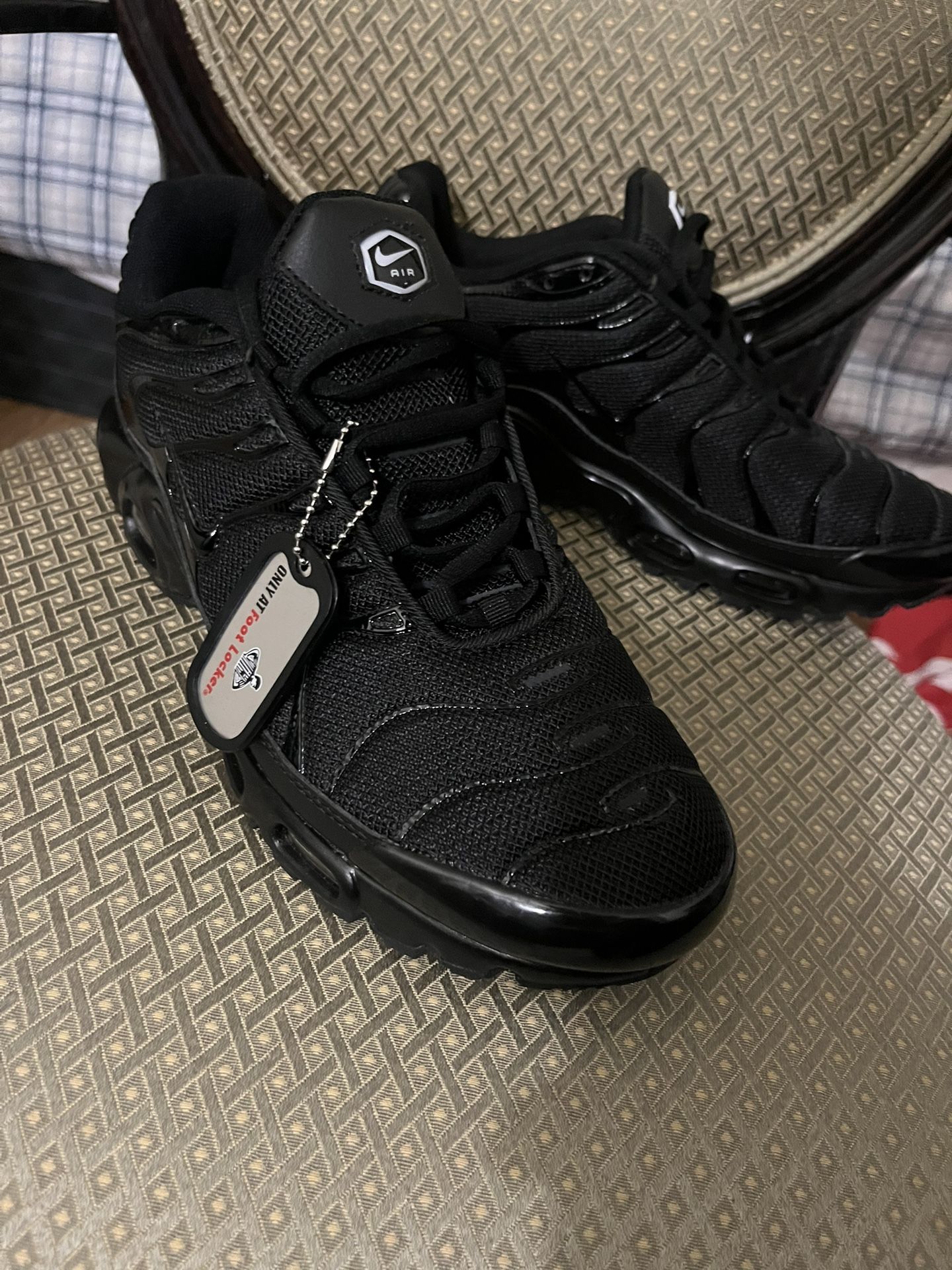 Black Nike TN