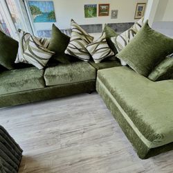 🛋️ Beautiful Green Sectional Sofa – Modern & Comfortable - $0 Down, Flexible Payments Available 