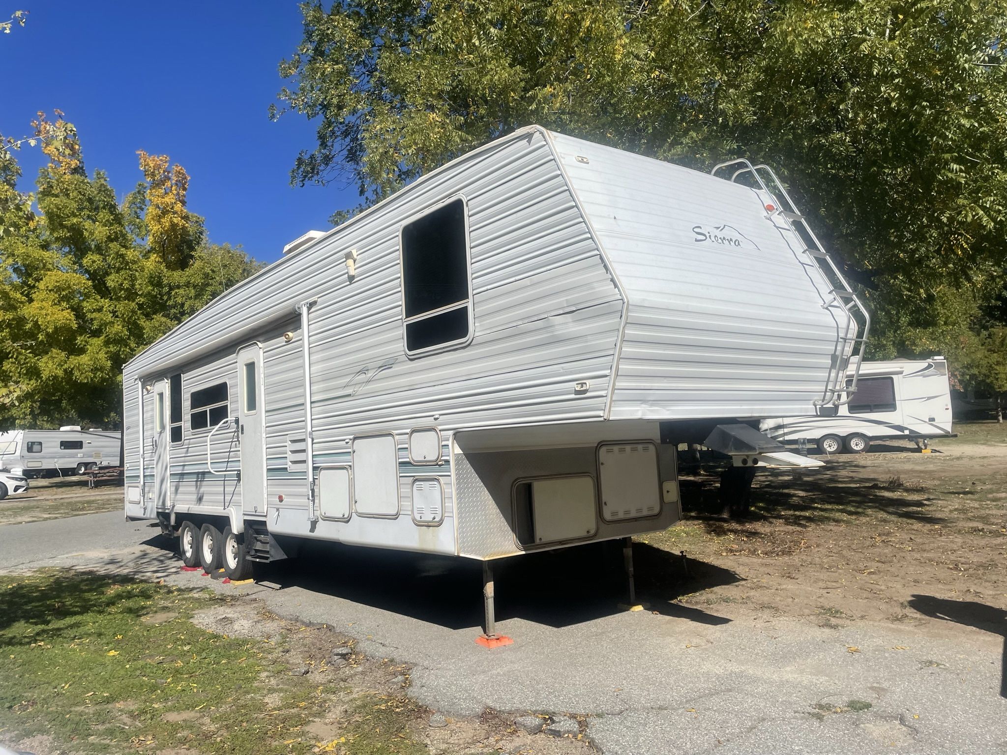 2004 Sierra Fifth Wheel Toy Hauler 