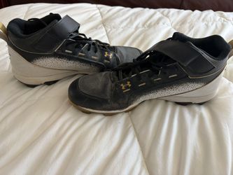 Gently Used Men’s Size 14 Baseball Cleats 