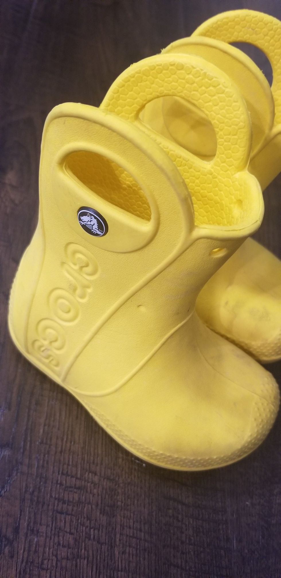 Crocs rain boots yellow size 6