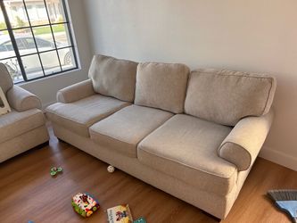 Like New 3-Seat Cream Couch