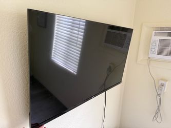 43” onn. Roku Smart TV + Wall Mount & Legs