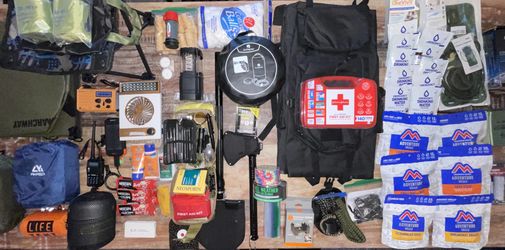 Bug Out Survival Bag With More Than 500 Items