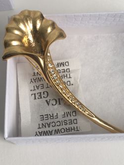 Beautiful vintage To fashion Brooch