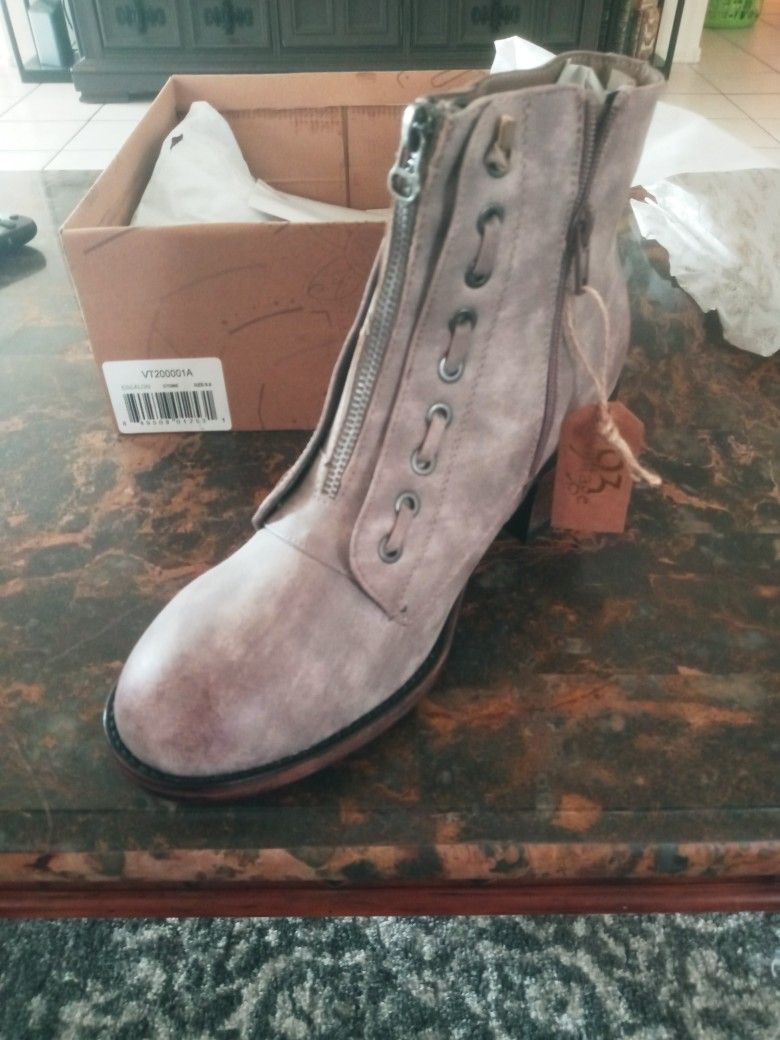 Vintage 93 Women Size 9.5 Boot **NEW**