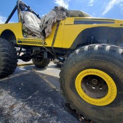 94 YJ  /83 CJ7 JEEP WRANGLER BODY TUBE YJ WITH  CJ7 LIFT  RUNS GREAT , BODY KIT SUSPENSIÓN COMPLET EVERYTHING WITH  AXLE 1 TON  LIFT.... $ 2800  ,  WH