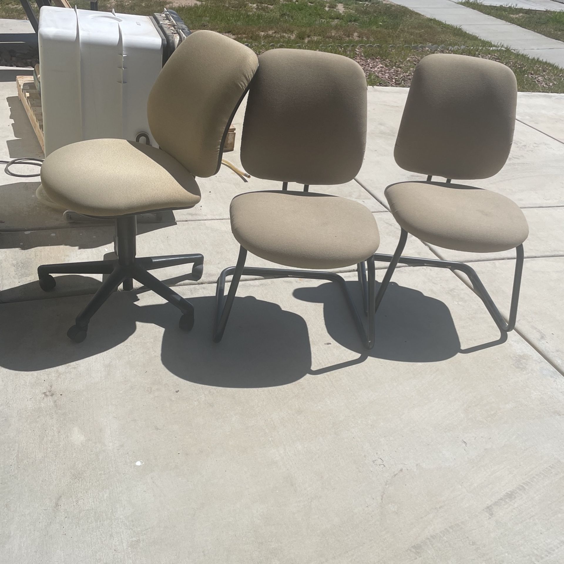 Free Office Chairs!! for Sale in Hesperia, CA OfferUp