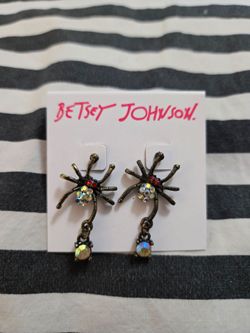 NEW! Betsey Johnson. Spider Dangle Earrings.