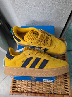 New/box Adidas Sambas men's 10.5/Women's 11.5