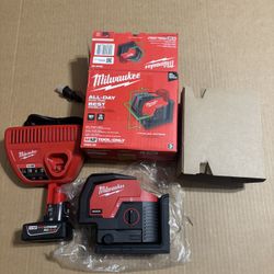 Milwaukee M12  12-Volt Lithium- Ion Cordless Green 125 FT Cross Line And Plumb Points Laser Level