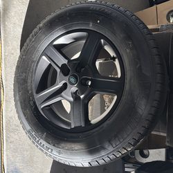 2023 Land Rover Defender stock rims 255/70R18
