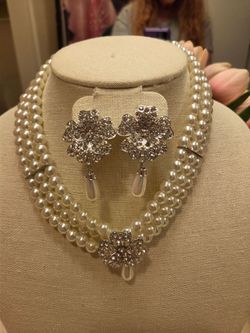 FAUX PEARL NECKLACE SET