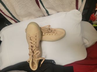 Women's Leather Pumas Sneakers Badge Size9