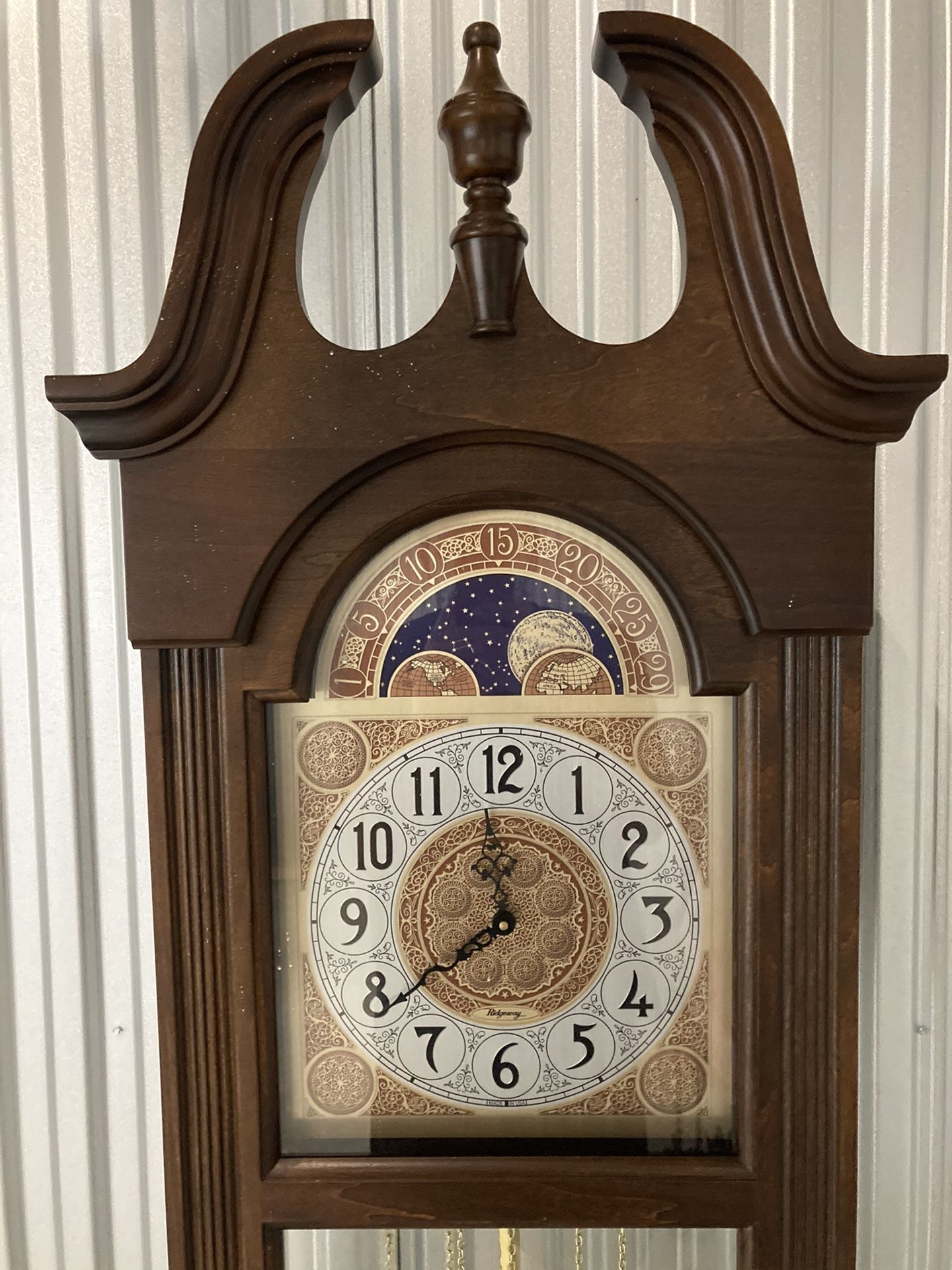 Ridgeway. Model 2552 Grandfather Clock Collectibles & Art