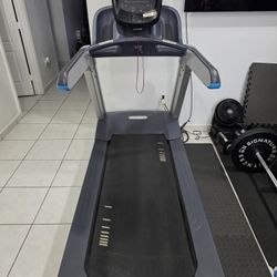 Precor TRM 885 Treadmill (P82)
