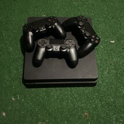 PS4 SLIM and PS4 CONTROLLERS