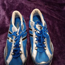 Sketchers Tennis Shoes